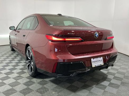 Certified 2025 BMW 740i xDrive w/ Premium Package AWD/4WD image 7