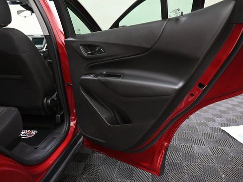 Used 2019 Chevrolet Equinox LT w/ Driver Convenience Package image 29