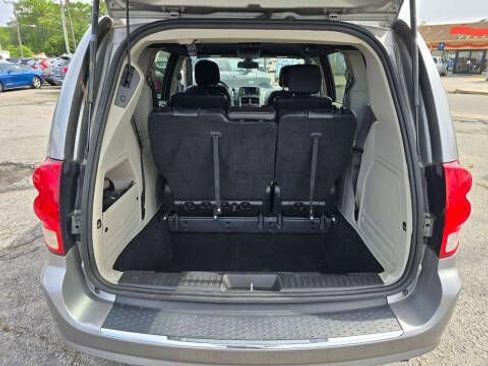 Used 2019 Dodge Grand Caravan SXT image 15