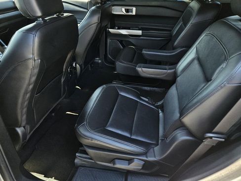 Used 2023 Ford Explorer Limited image 12
