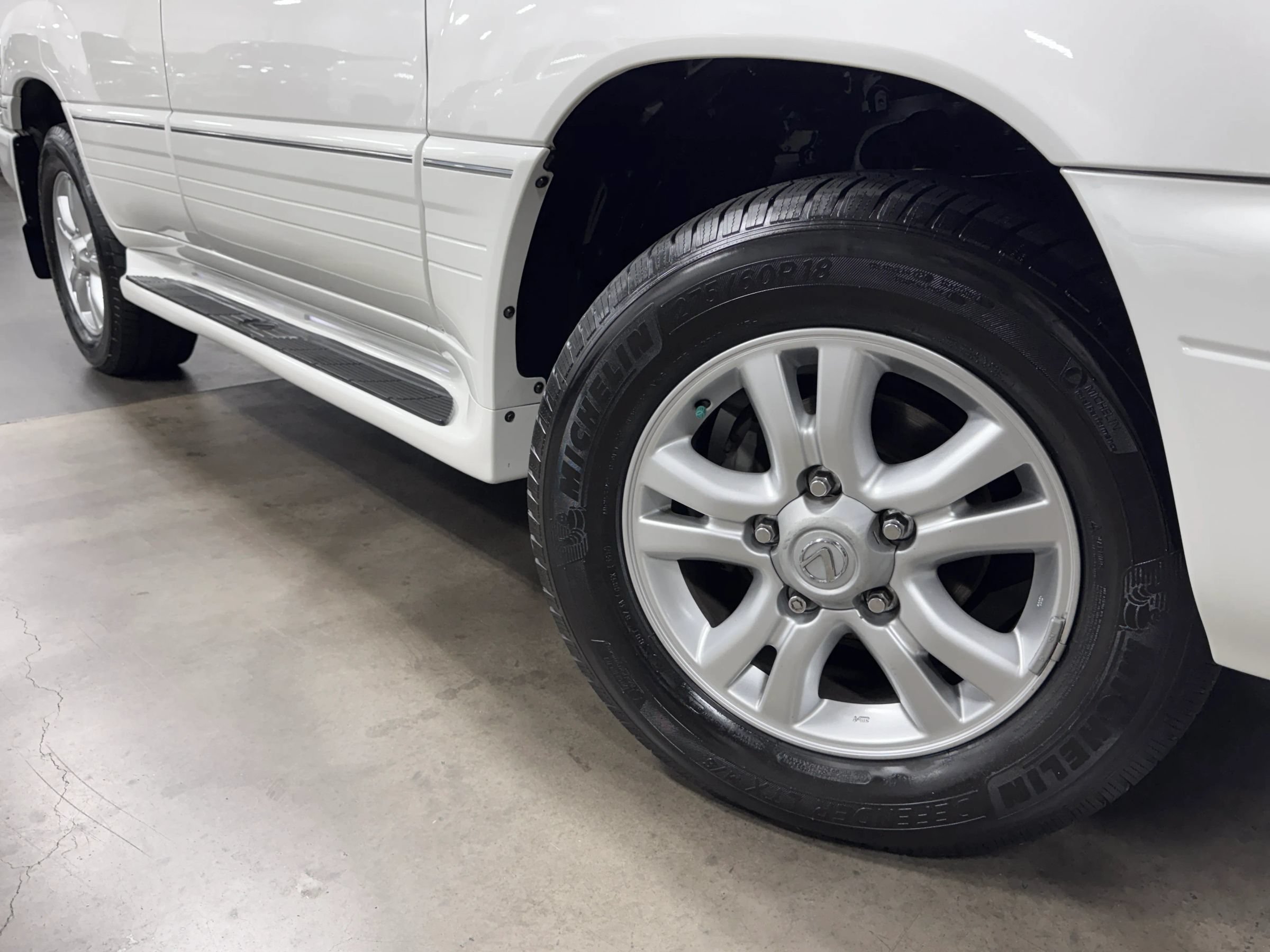 Used 2004 Lexus LX 470 4WD image 22