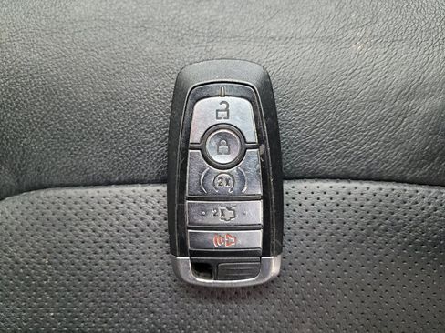 Used 2018 Ford Explorer Limited w/ Ford Safe & Smart Package FWD image 32