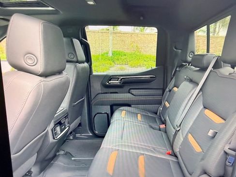 Used 2023 GMC Sierra 1500 AT4 w/ Technology Package image 11