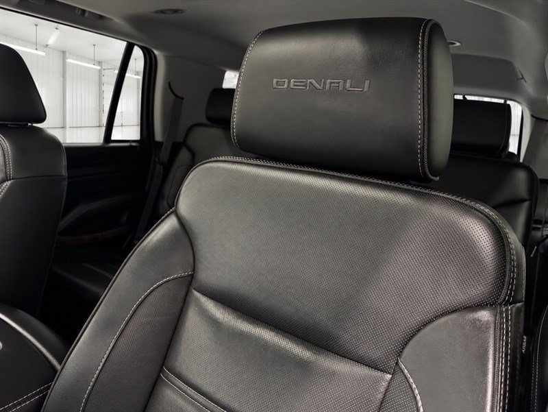 Used 2017 GMC Yukon Denali w/ Open Road Package AWD/4WD image 18