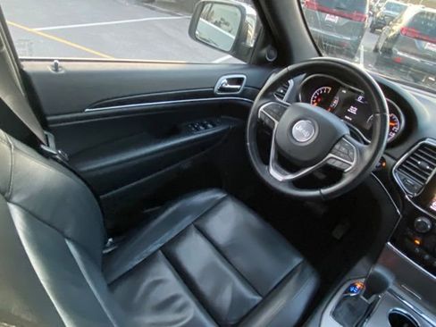 Used 2021 Jeep Grand Cherokee Limited image 27