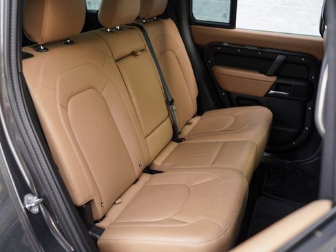 Used 2025 Land Rover Defender 110 S image 25