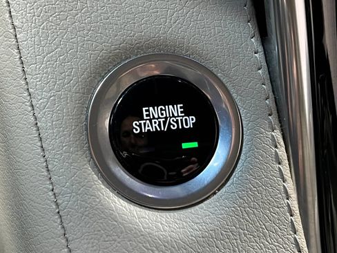 Used 2018 Cadillac Escalade Premium Luxury AWD/4WD image 24