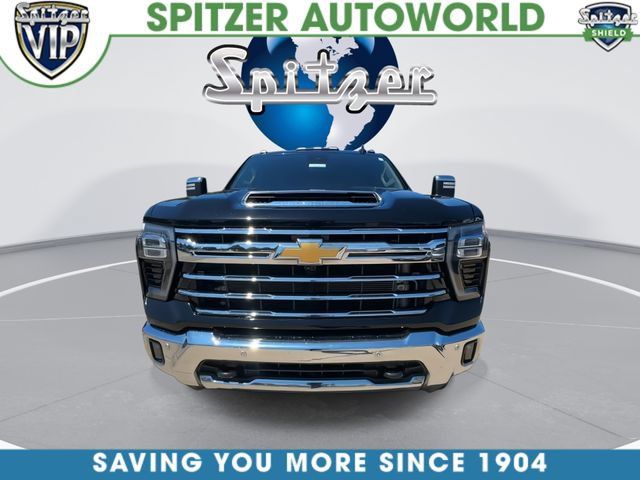 Used 2024 Chevrolet Silverado 3500 LTZ w/ LTZ Plus Package AWD/4WD image 3