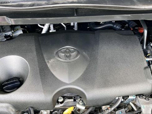 Used 2025 Toyota Sienna XLE FWD image 36