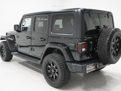 Used 2019 Jeep Wrangler Unlimited Sahara image 6