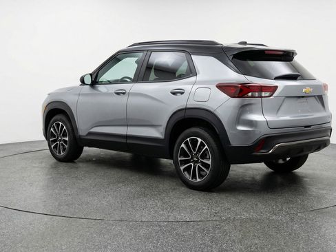 Used 2025 Chevrolet TrailBlazer LT w/ Driver Confidence Package image 5