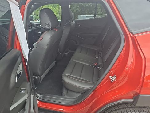 Certified 2024 Chevrolet Trax RS w/ Sunroof Package FWD image 8