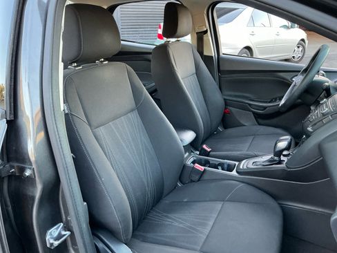 Used 2018 Ford Focus SE w/ SE Appearance Package image 22