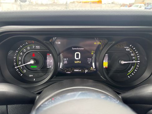 Used 2024 Jeep Wrangler Sahara image 18