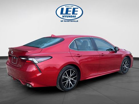 Used 2023 Toyota Camry SE image 7