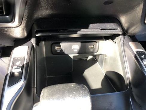 Certified 2022 Kia Sorento S w/ Panoramic Sunroof Package AWD/4WD image 23