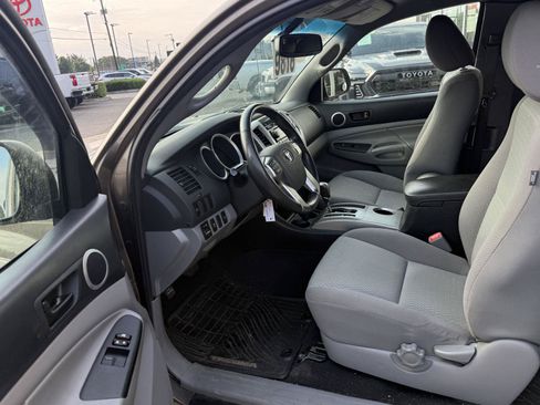 Used 2012 Toyota Tacoma 4x4 Access Cab V6 w/ SR5 Pkg image 12