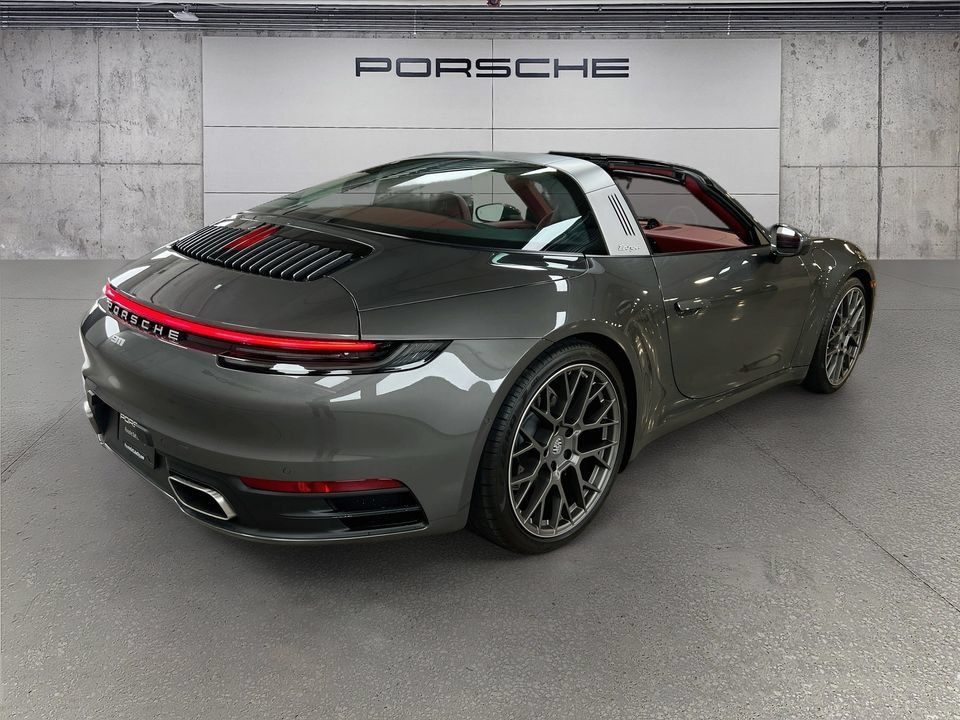 Certified 2024 Porsche 911 Targa 4 AWD/4WD image 39