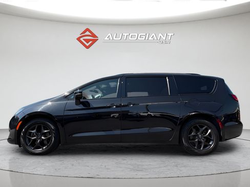 Used 2020 Chrysler Pacifica Limited FWD image 5