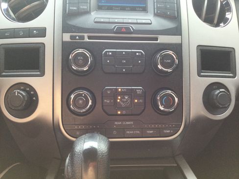 Used 2017 Ford Expedition EL XLT w/ Equipment Group 201A AWD/4WD image 13