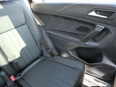 Certified 2024 Volkswagen Tiguan SE w/ Panoramic Sunroof Package FWD image 14