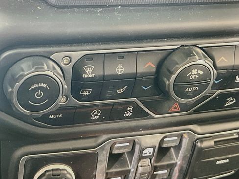 Used 2020 Jeep Wrangler Unlimited Sport AWD/4WD image 19