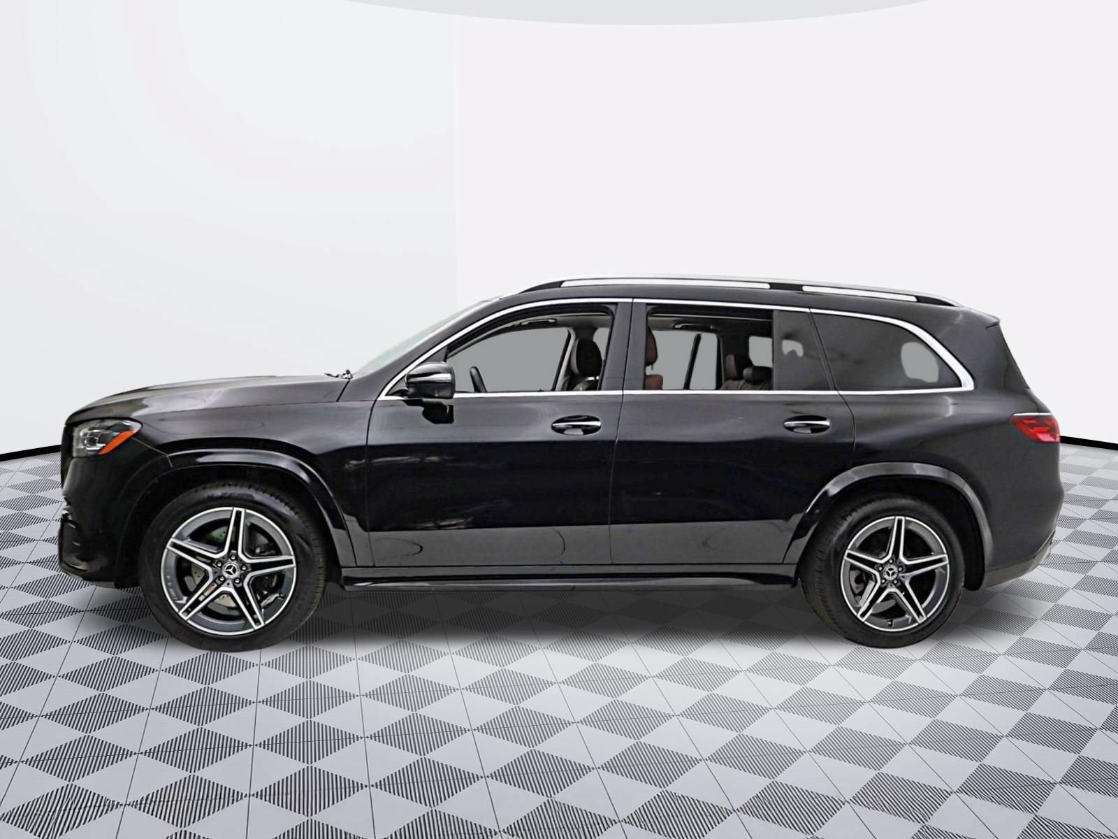 Used 2024 Mercedes-Benz GLS 450 4MATIC image 3