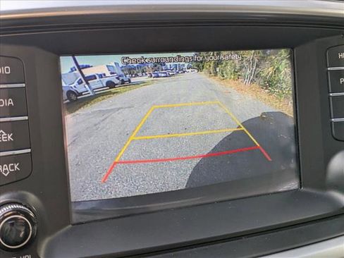 Used 2020 Kia Sorento LX image 13