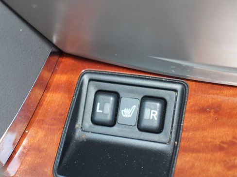 Used 2011 Toyota Camry XLE w/ XLE Extra-Value Pkg #2 FWD image 22