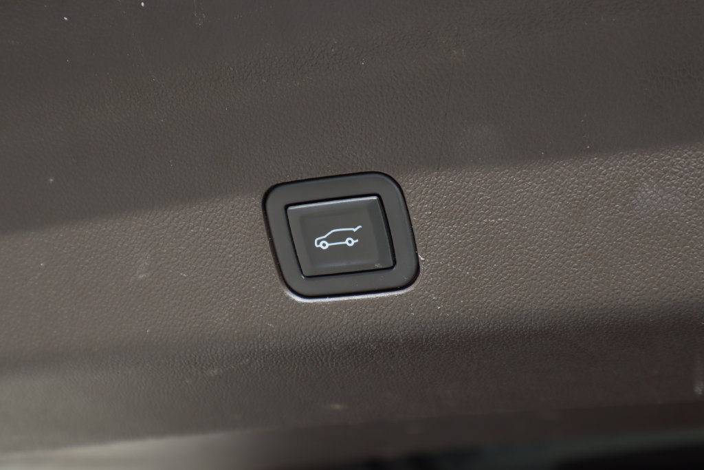 Certified 2024 Chevrolet Suburban LT RWD image 27