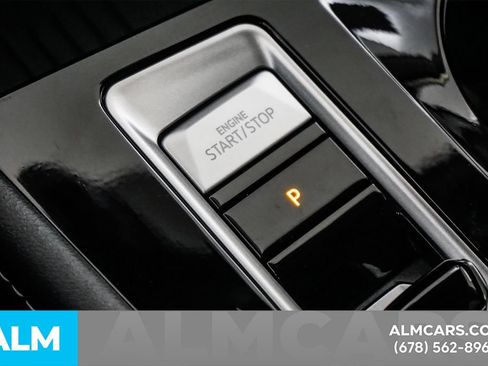 Used 2025 Volkswagen Atlas SE FWD image 30