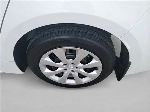 Used 2025 Toyota Corolla LE image 12