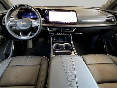 Used 2025 Chevrolet Traverse High Country FWD image 7