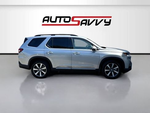 Used 2025 Honda Pilot Touring image 8