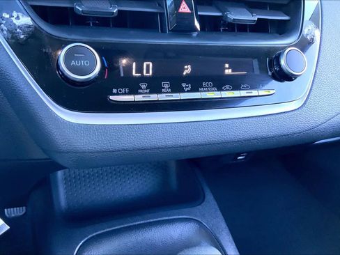 Used 2024 Toyota Corolla LE image 31