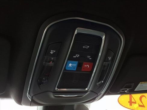 Used 2024 Jeep Grand Cherokee L Laredo image 25