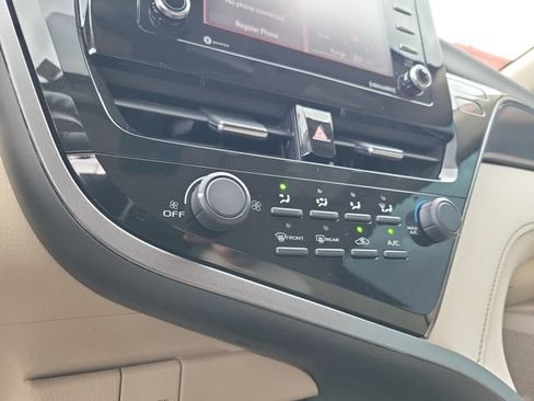 Used 2021 Toyota Camry LE FWD image 30