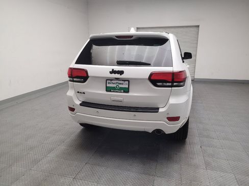 Used 2022 Jeep Grand Cherokee Laredo X AWD/4WD image 7