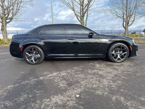 Used 2022 Chrysler 300 Touring L w/ Popular Equipment Group image 8