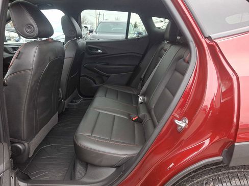 Used 2024 Chevrolet Trax RS w/ Sunroof Package image 11