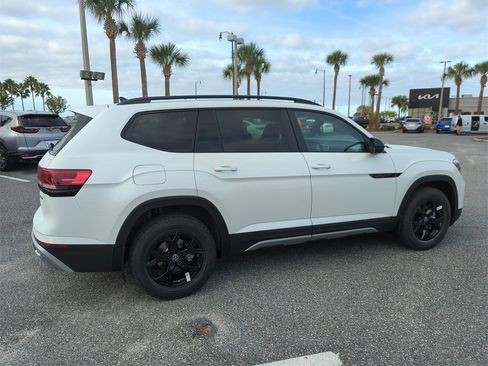 New 2026 Volkswagen Atlas Peak Edition image 5