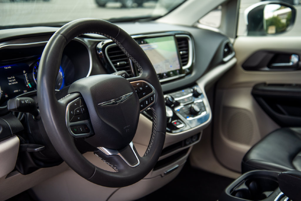 Used 2023 Chrysler Pacifica Touring-L FWD image 19