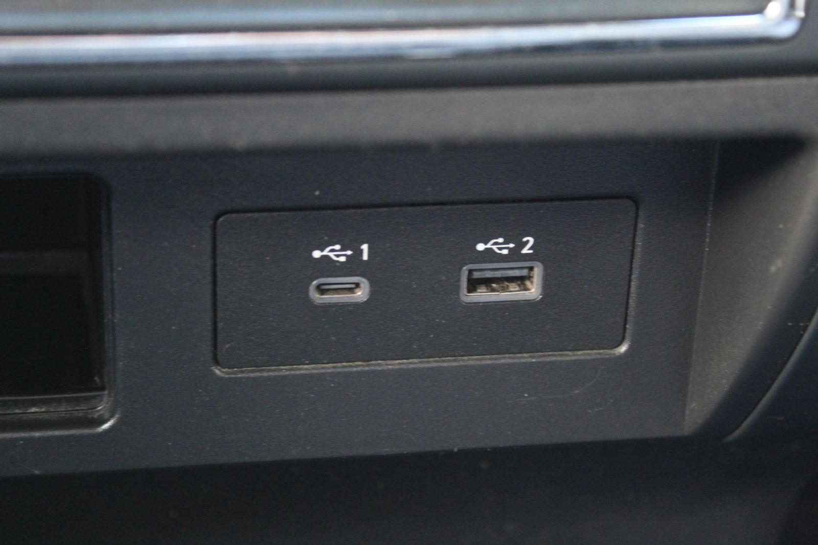 Used 2023 Nissan Titan SV RWD image 23