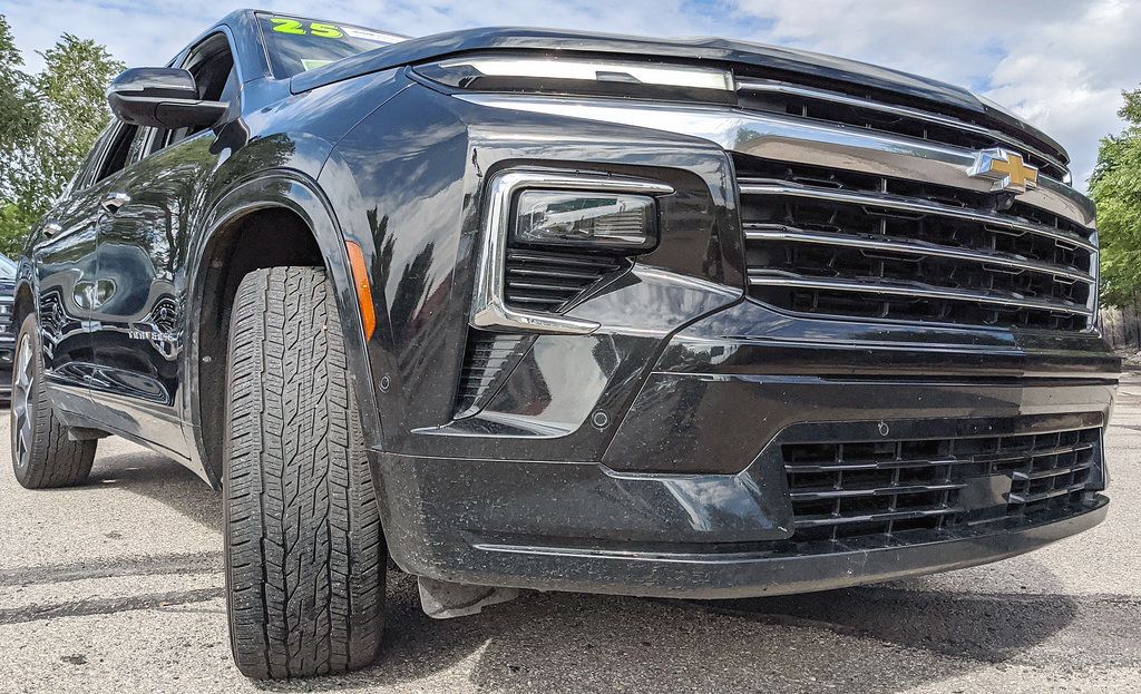 Used 2025 Chevrolet Traverse High Country FWD image 23
