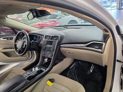 Used 2018 Ford Fusion SE FWD image 8
