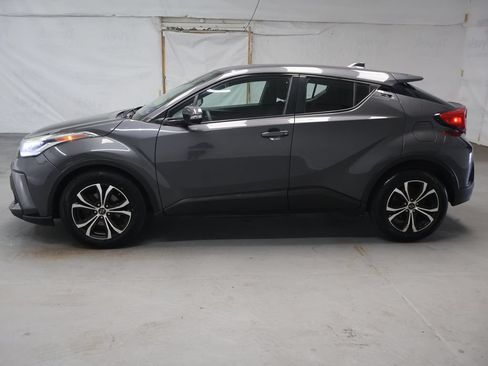 Used 2021 Toyota C-HR LE FWD image 4