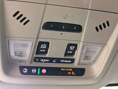 Used 2021 Buick Enclave Avenir w/ Avenir Technology Package image 34