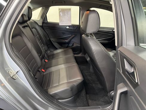 Used 2024 Volkswagen Jetta SE FWD image 22