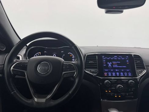 Used 2019 Jeep Grand Cherokee Altitude RWD image 3