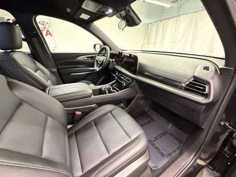Used 2026 Chevrolet Traverse LT AWD/4WD image 9